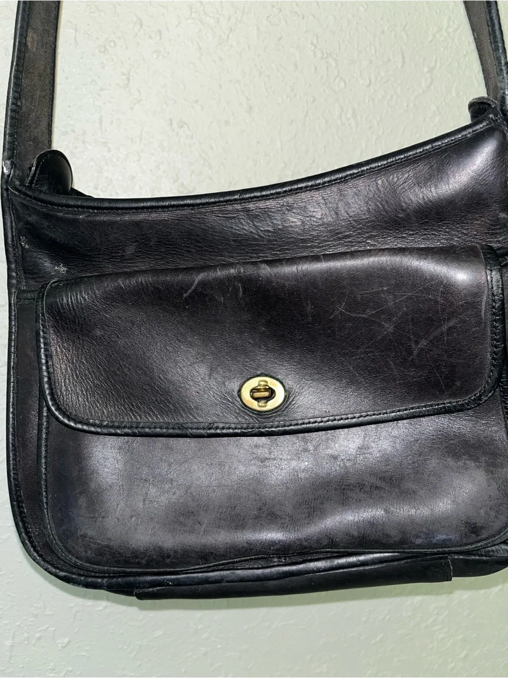 Classic Black Leather Shoulder Bag - Timeless Design
